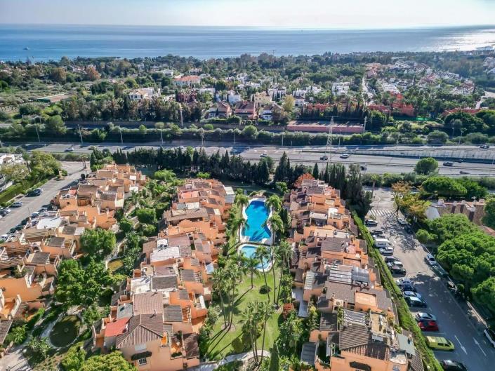 Image No.12-2 Bed Townhouse for sale