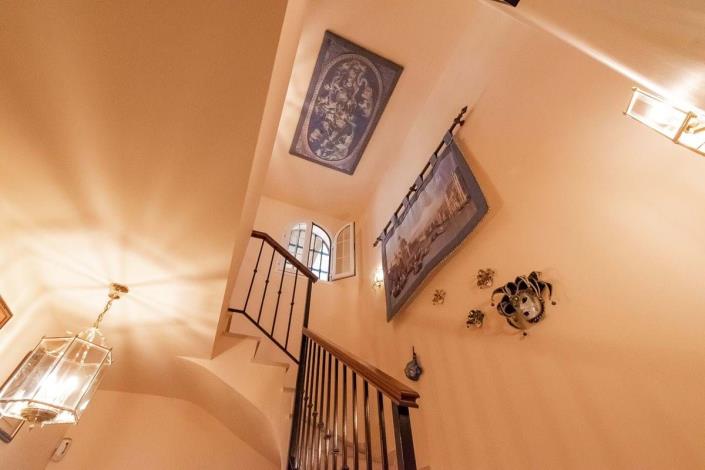 Image No.35-2 Bed Townhouse for sale