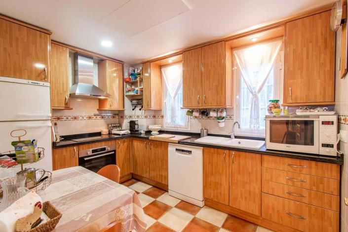 Image No.8-2 Bed Townhouse for sale