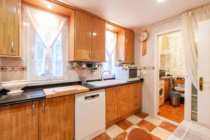 Image No.9-2 Bed Townhouse for sale