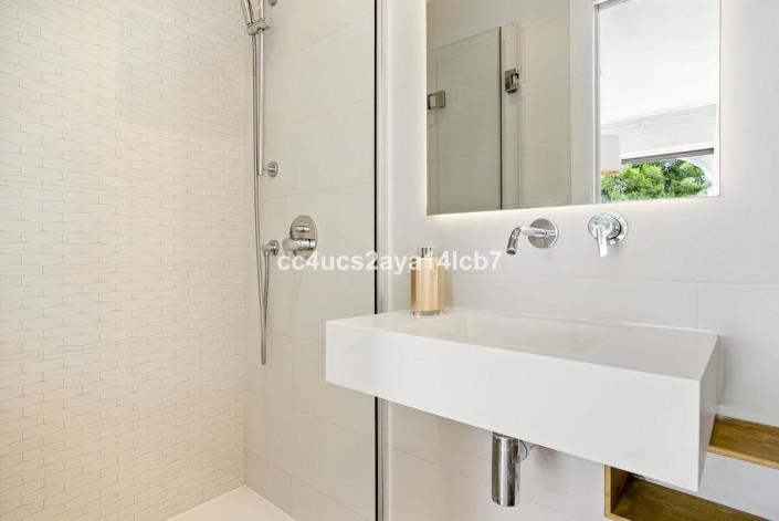 Image No.17-3 Bed Townhouse for sale