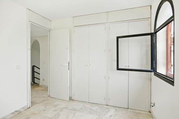 Image No.12-3 Bed Townhouse for sale