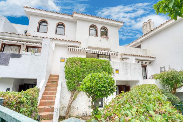 Image No.18-3 Bed Townhouse for sale