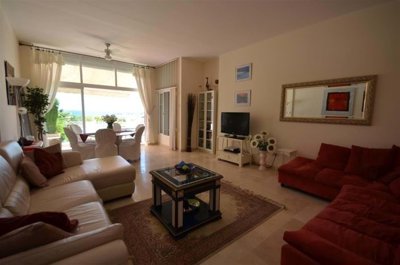 1447-634730-78d1f4f8b6655591b02d22fabb36a692d