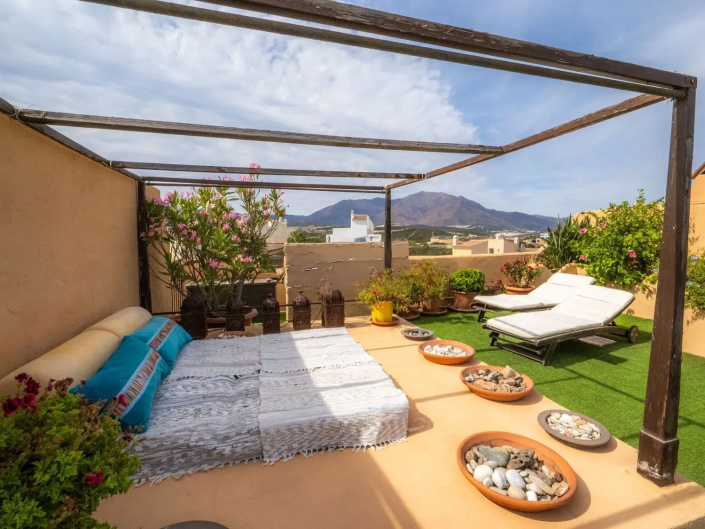 Image No.24-5 Bed Apartment for sale