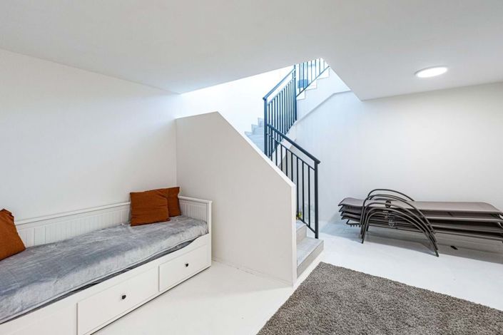 Image No.14-4 Bed Townhouse for sale