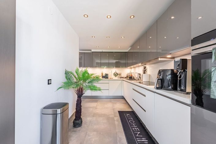 Image No.10-4 Bed Townhouse for sale