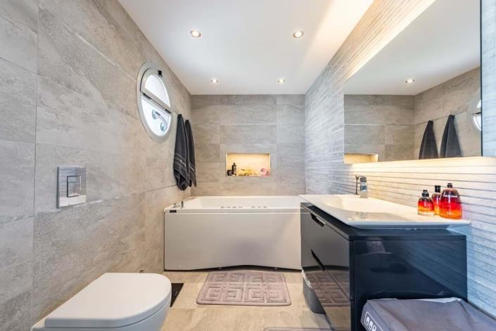 Image No.14-4 Bed Townhouse for sale