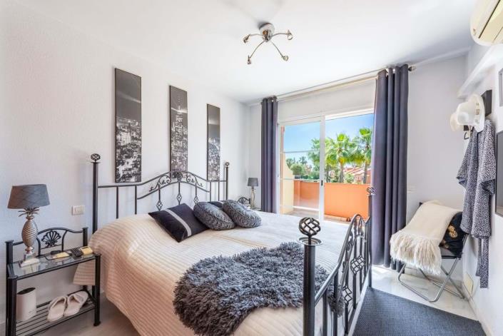 Image No.13-4 Bed Townhouse for sale