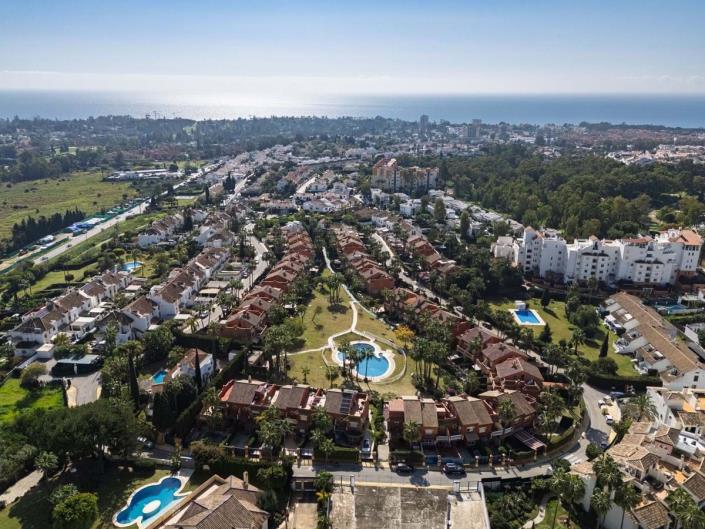 Image No.26-4 Bed Townhouse for sale