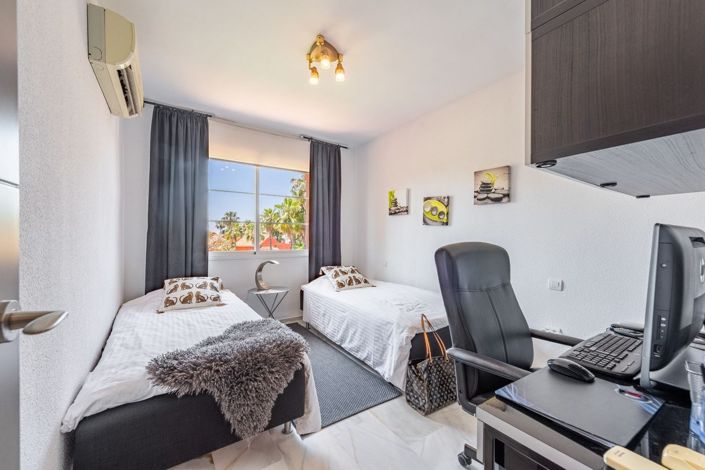 Image No.16-4 Bed Townhouse for sale