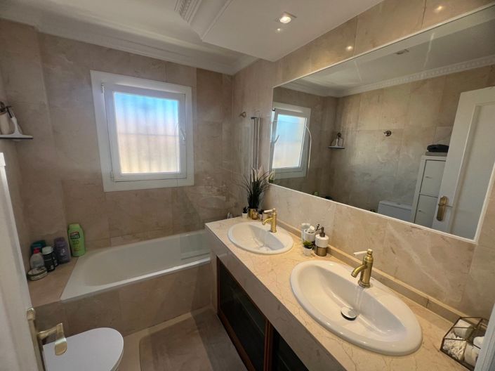 Image No.11-5 Bed Villa for sale