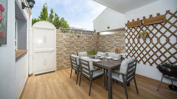 Image No.1-4 Bed Townhouse for sale