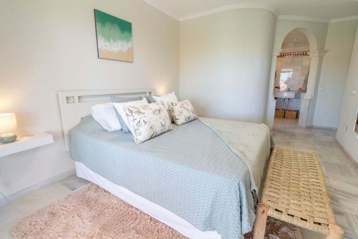 Image No.25-3 Bed Townhouse for sale