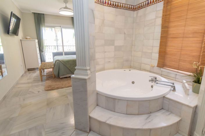 Image No.29-3 Bed Townhouse for sale