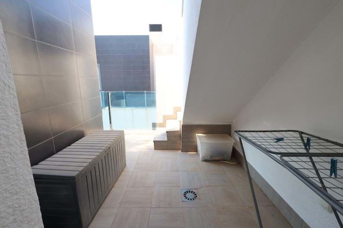 Image No.13-2 Bed Townhouse for sale