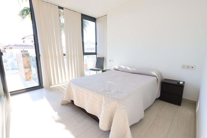 Image No.14-2 Bed Townhouse for sale