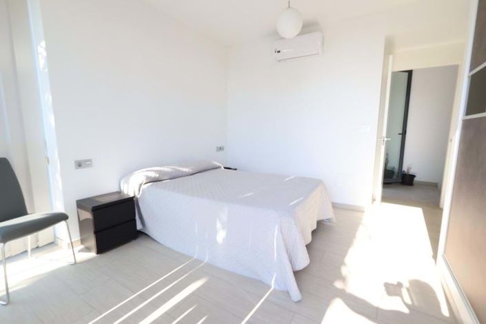 Image No.17-2 Bed Townhouse for sale