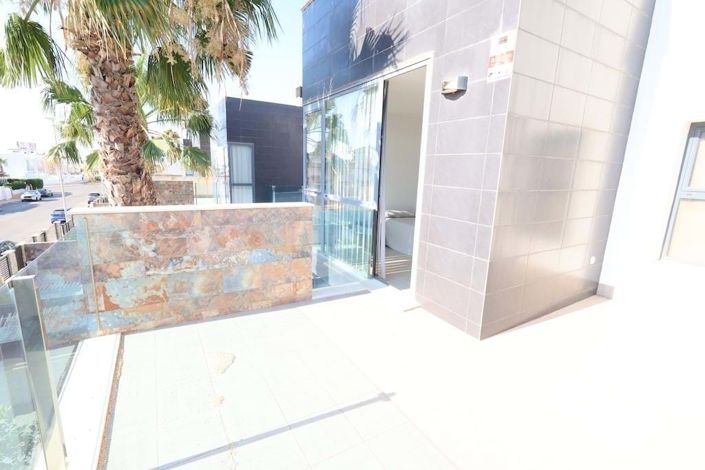 Image No.18-2 Bed Townhouse for sale