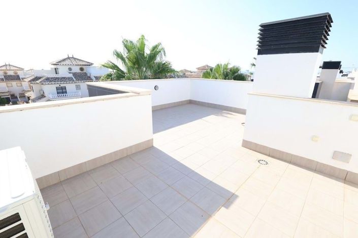 Image No.19-2 Bed Townhouse for sale