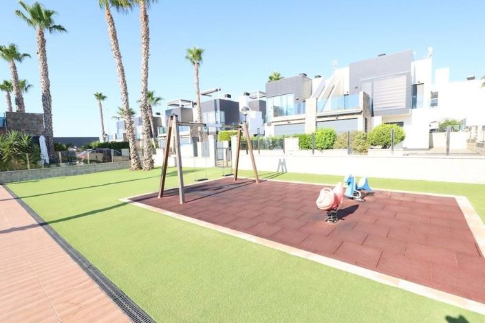 Image No.25-2 Bed Townhouse for sale