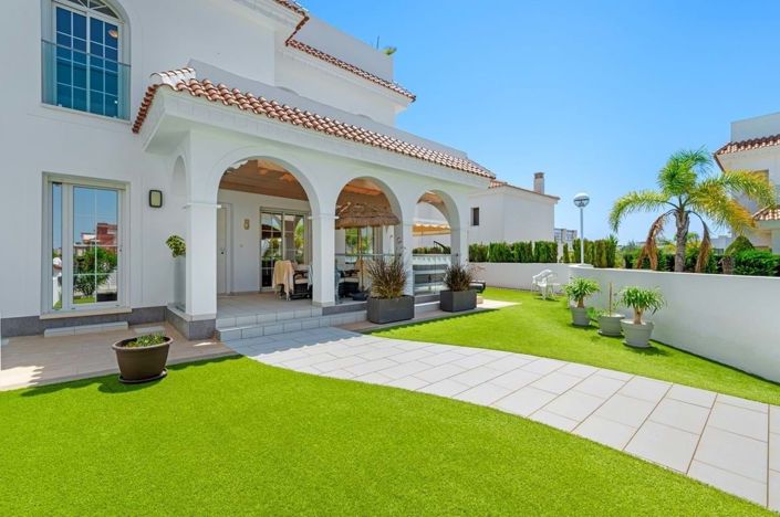 Image No.2-3 Bed Villa for sale