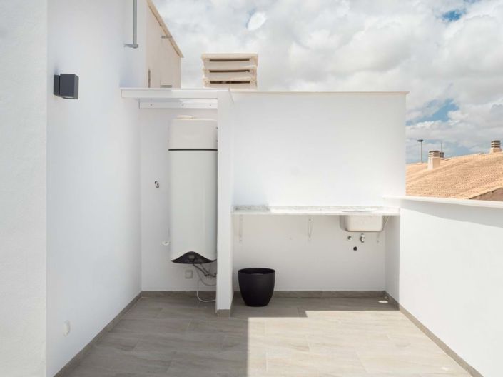 Image No.103-3 Bed Semi-Detached for sale