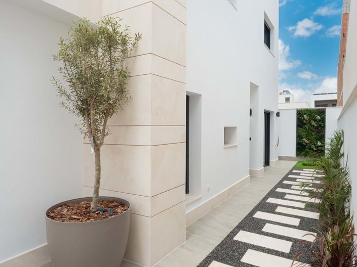 Image No.127-3 Bed Semi-Detached for sale