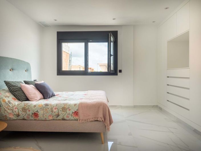 Image No.50-3 Bed Semi-Detached for sale