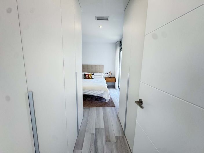 Image No.9-4 Bed Villa for sale