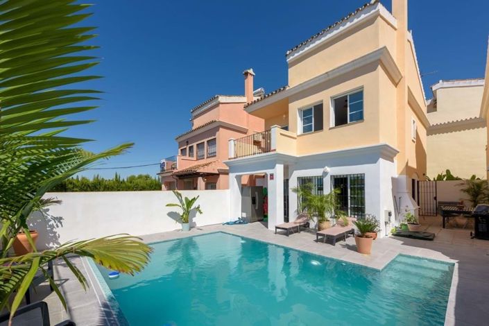 Image No.1-4 Bed Villa for sale
