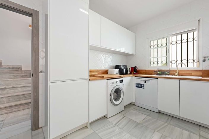 Image No.8-Villa de 4 chambres à vendre à Estepona