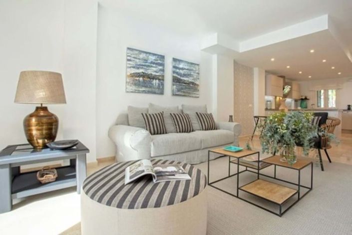 Image No.2-2 Bed Townhouse for sale