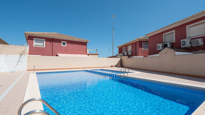 Image No.1-4 Bed Property for sale
