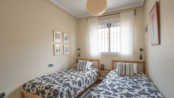 Image No.12-4 Bed Semi-Detached for sale