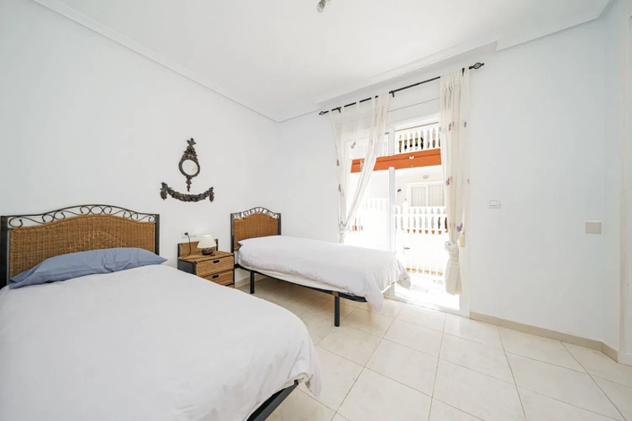 Image No.13-3 Bed Semi-Detached for sale