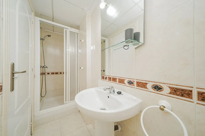 Image No.17-3 Bed Semi-Detached for sale