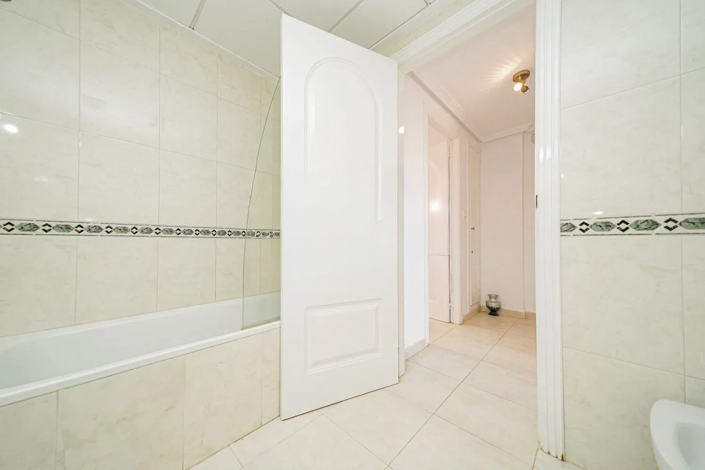 Image No.31-3 Bed Semi-Detached for sale