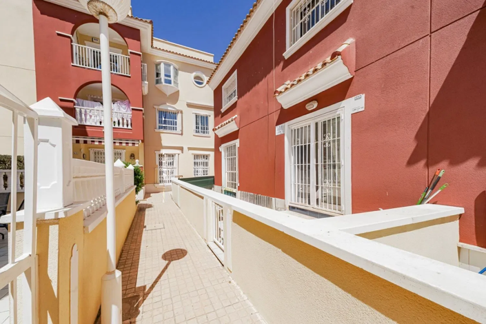 Image No.35-3 Bed Semi-Detached for sale