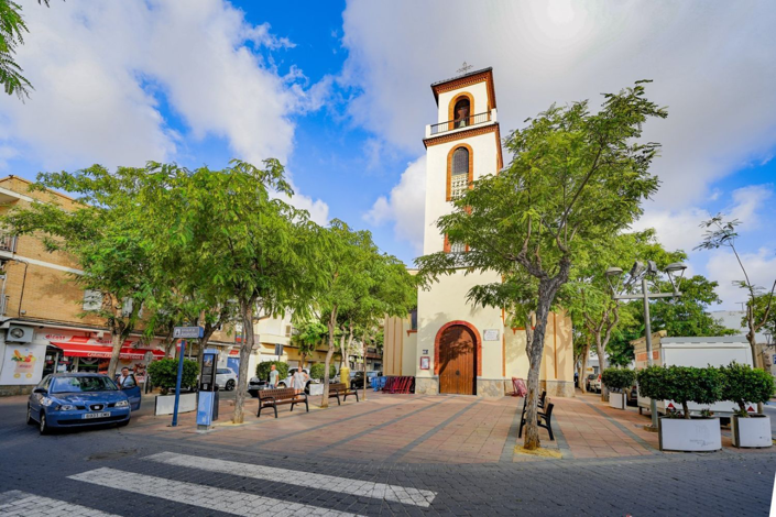 Image No.40-3 Bed Semi-Detached for sale