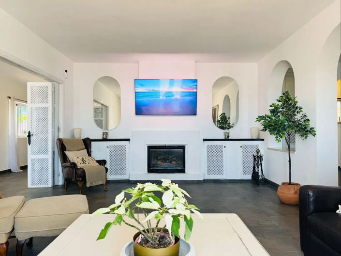 Image No.2-4 Bed Villa for sale