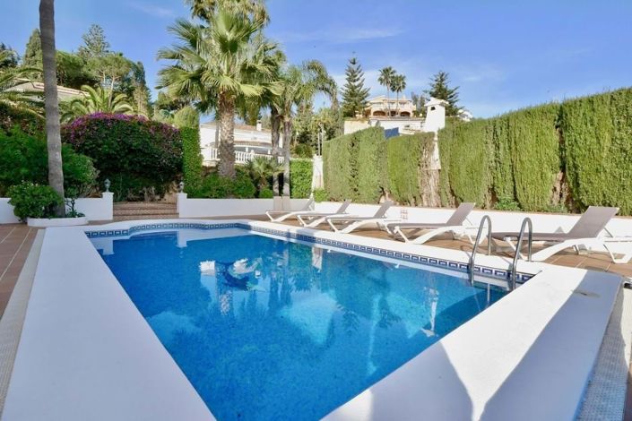 Image No.1-6 Bed Villa for sale