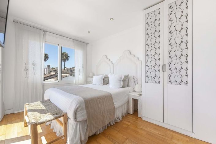 Image No.17-4 Bed Semi-Detached for sale