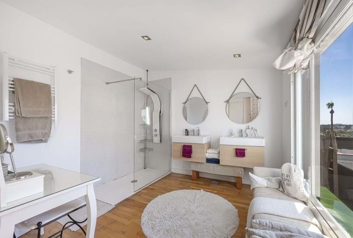 Image No.22-4 Bed Semi-Detached for sale