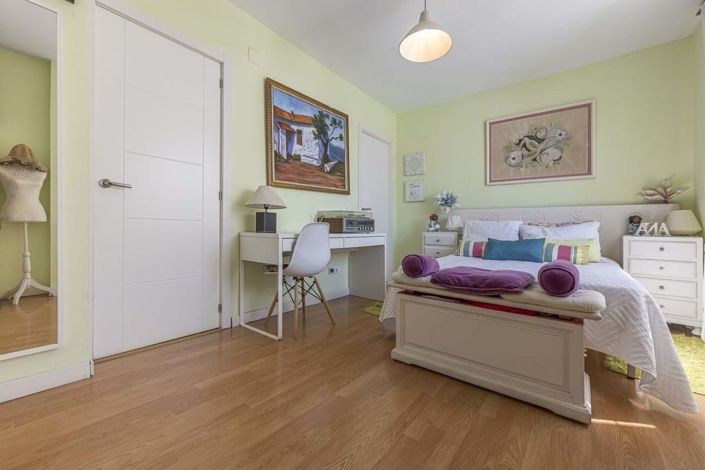 Image No.30-4 Bed Semi-Detached for sale