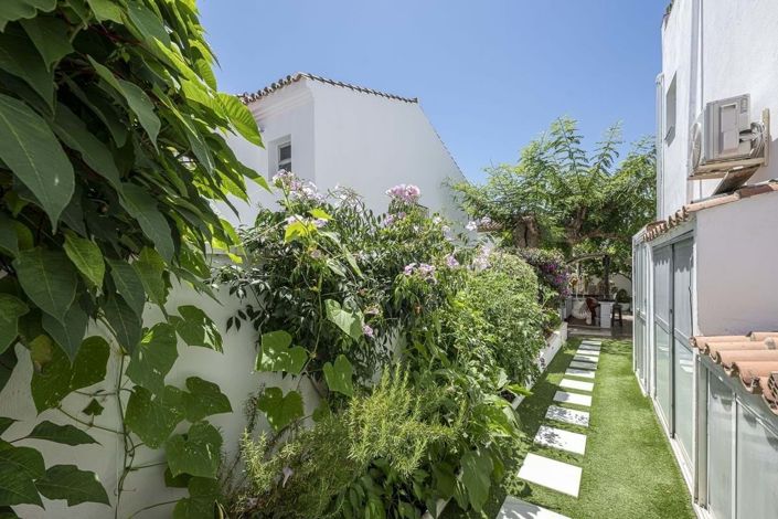 Image No.48-4 Bed Semi-Detached for sale