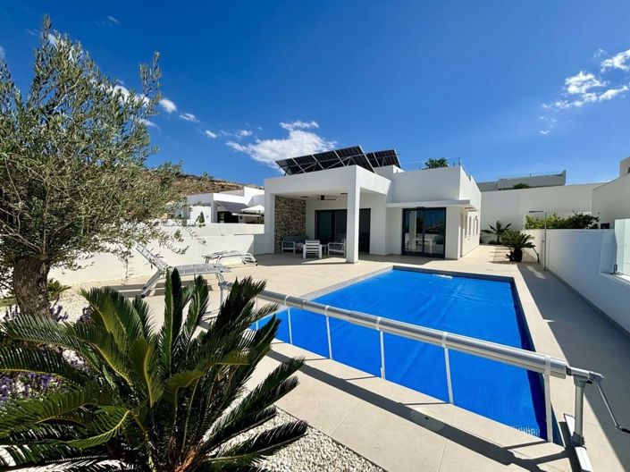 Image No.1-3 Bed Villa for sale