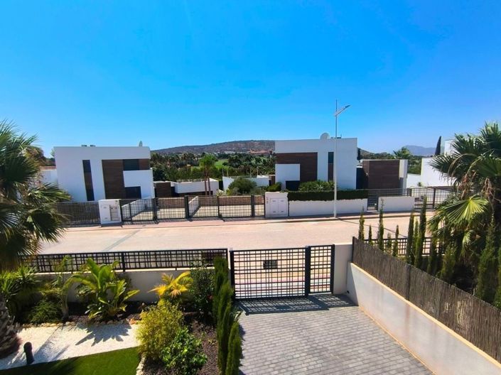 Image No.20-3 Bed Villa for sale