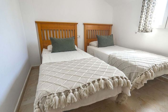 Image No.20-3 Bed Apartment for sale