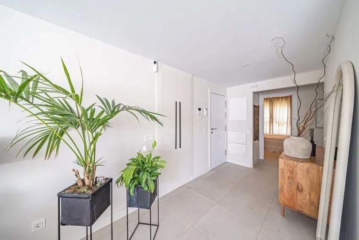 Image No.9-3 Bed Apartment for sale